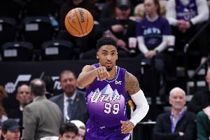 世俱杯投注网站-降薪资利器！美记：爵士愿交易小马丁 后者还剩1年800万&amp;无保障